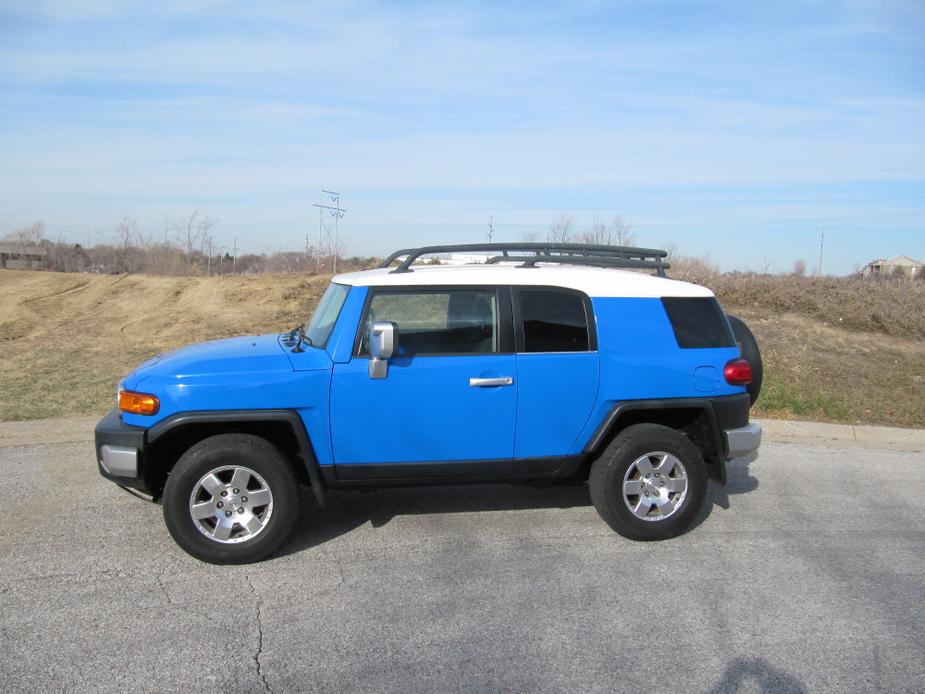 used 2007 Toyota FJ Cruiser car, priced at $21,900