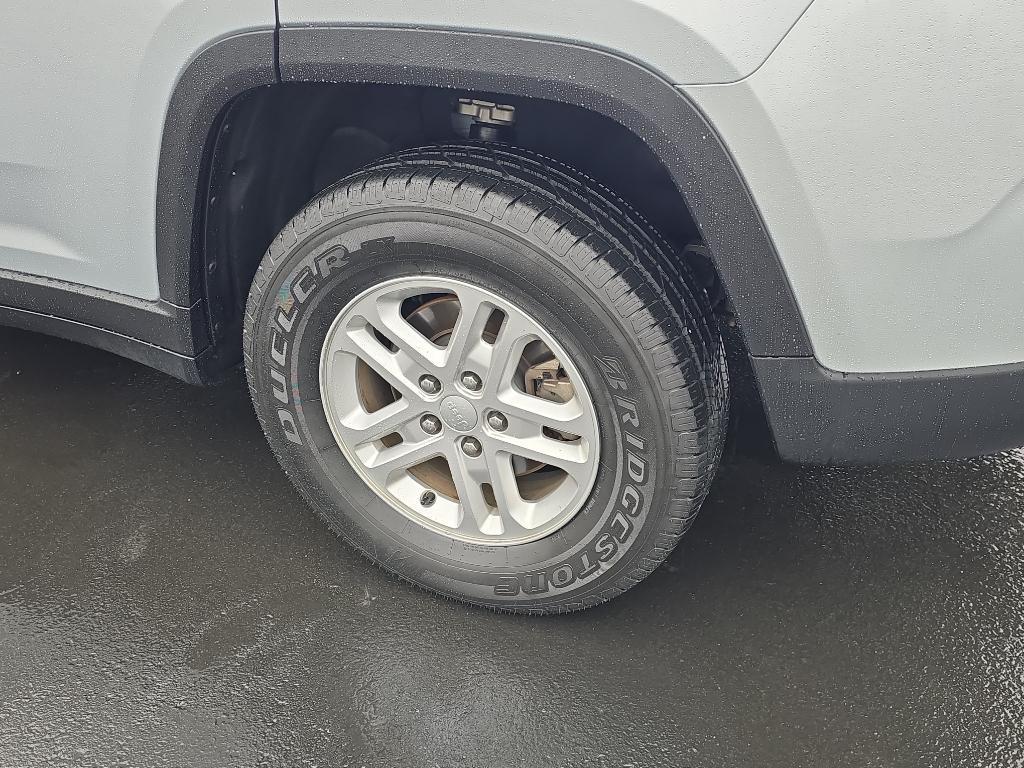 used 2023 Jeep Grand Cherokee car, priced at $22,987