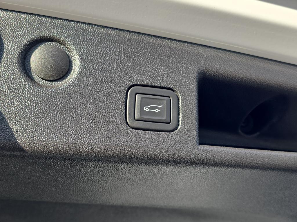 used 2024 Chevrolet Equinox car, priced at $29,995