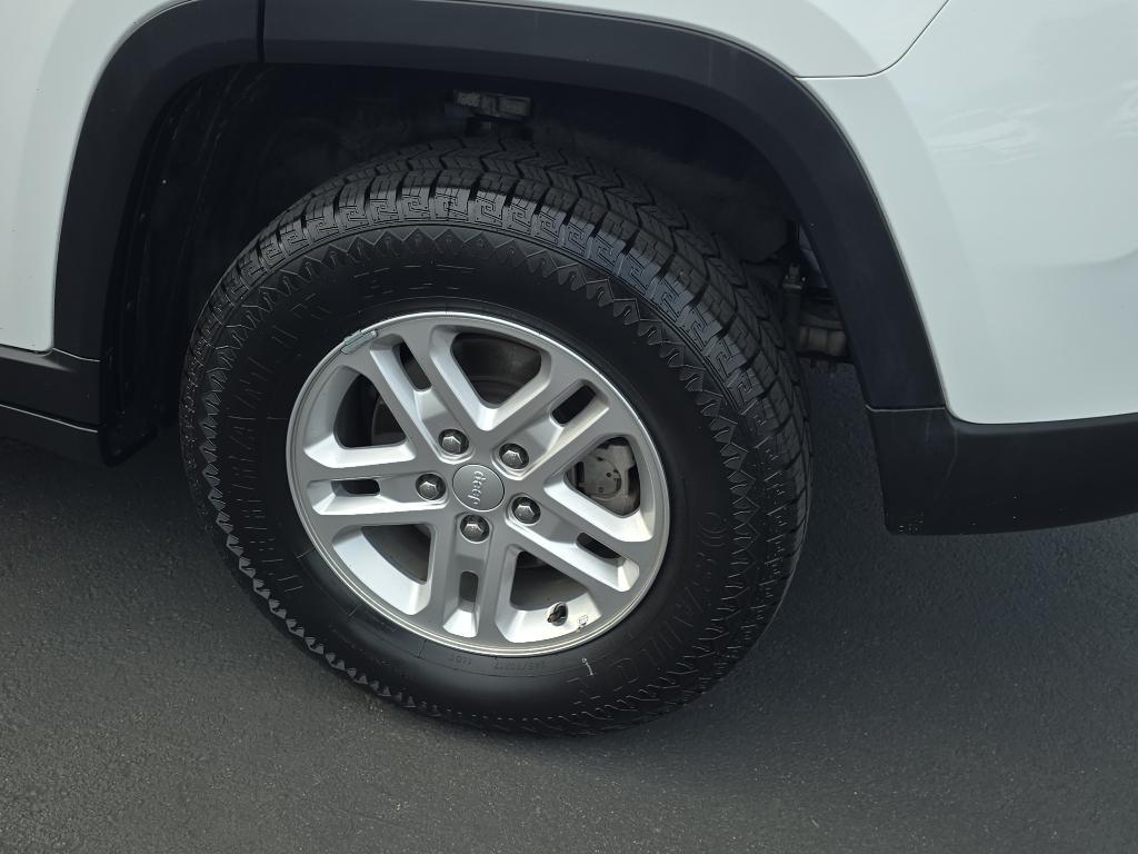 used 2023 Jeep Grand Cherokee car, priced at $22,987