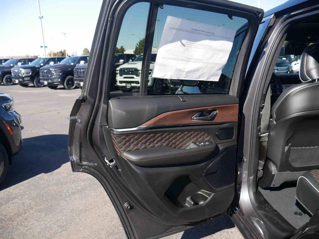 new 2025 Jeep Grand Cherokee car, priced at $60,455