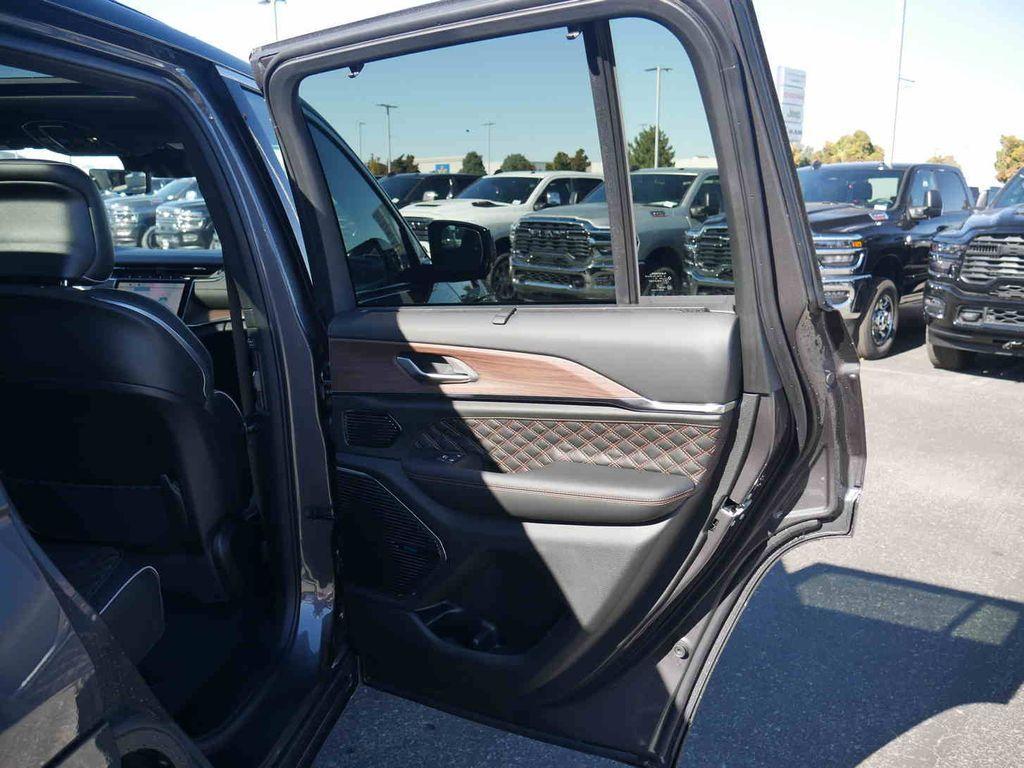 new 2025 Jeep Grand Cherokee car, priced at $60,455