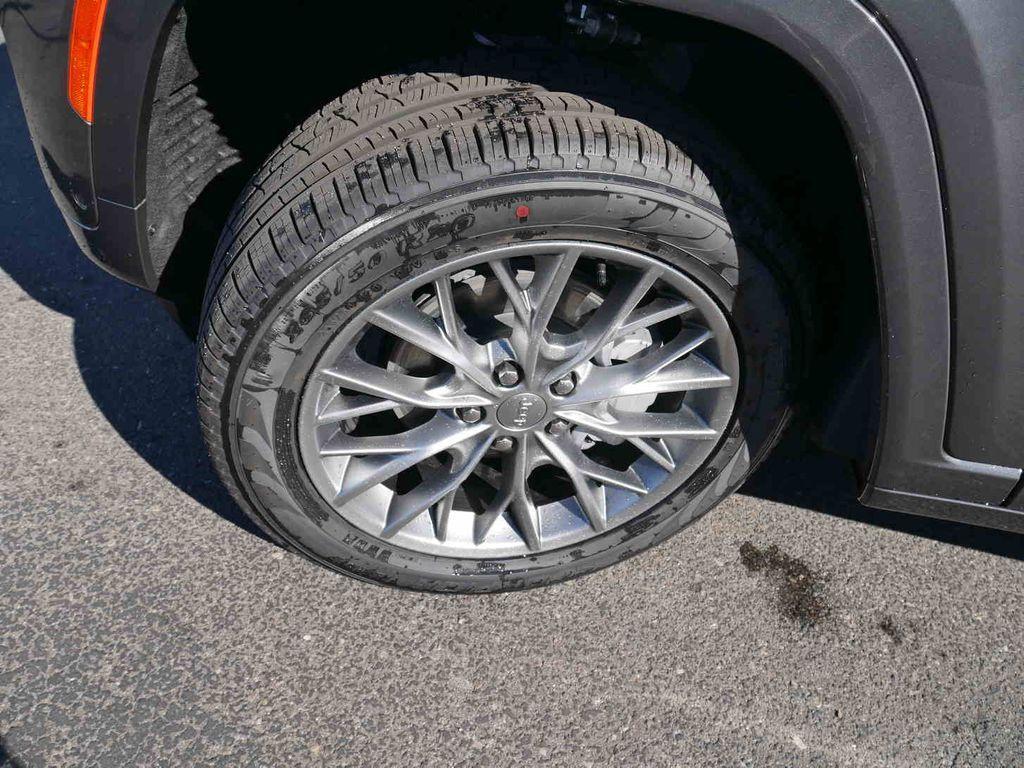 new 2025 Jeep Grand Cherokee car, priced at $60,455