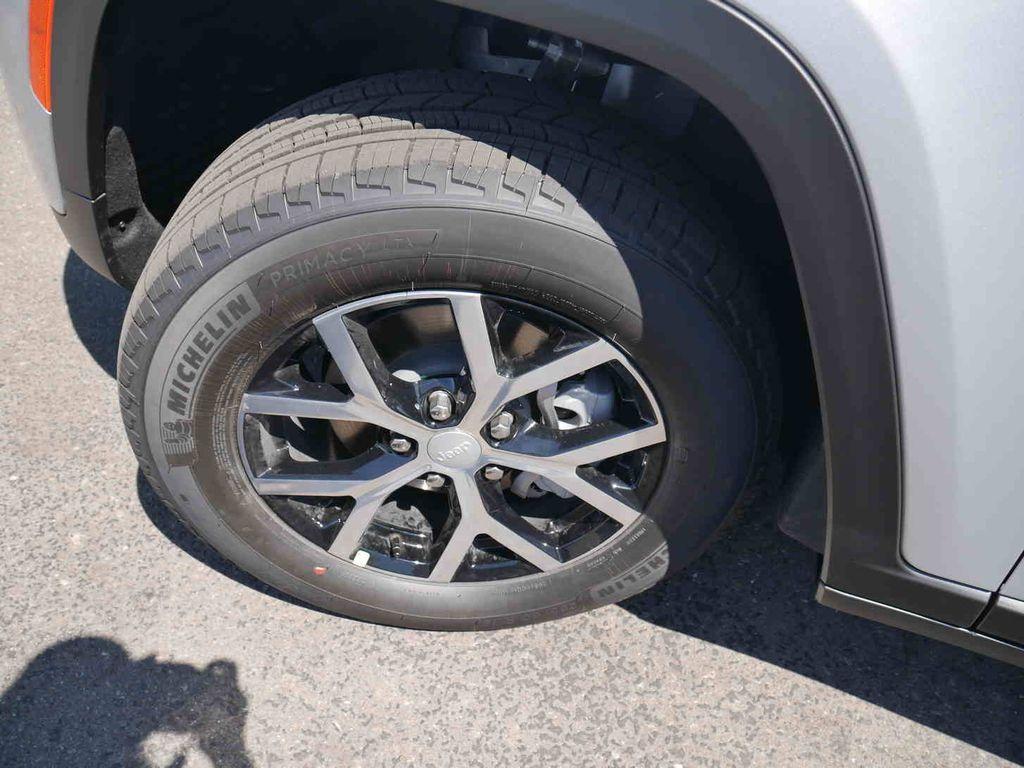 new 2025 Jeep Grand Cherokee car, priced at $40,496
