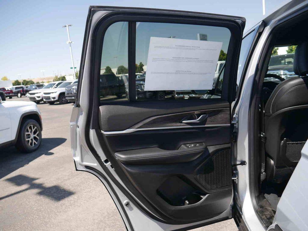 new 2025 Jeep Grand Cherokee car, priced at $40,496