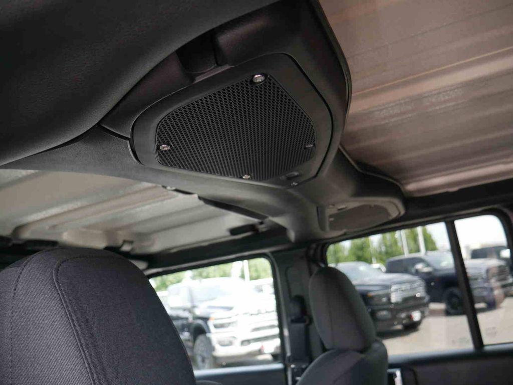 new 2025 Jeep Wrangler car, priced at $41,086