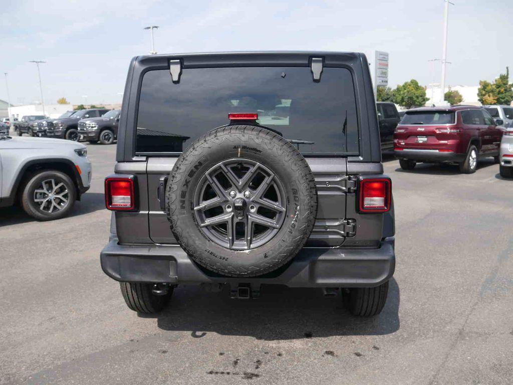 new 2025 Jeep Wrangler car, priced at $41,086