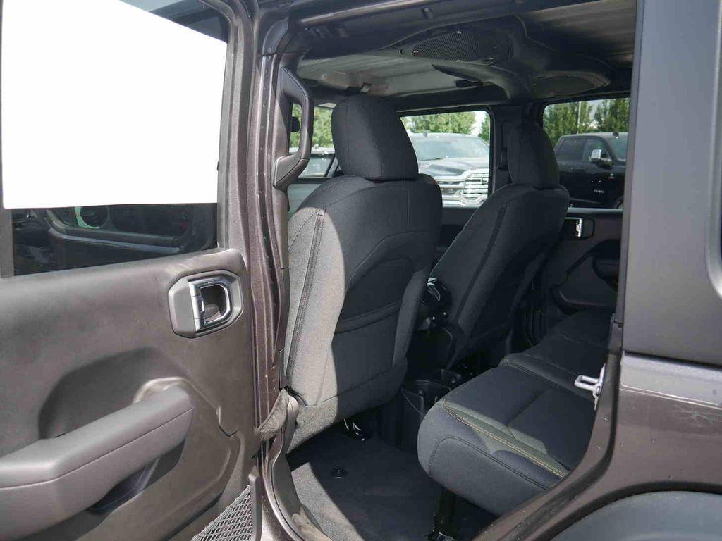 new 2025 Jeep Wrangler car, priced at $41,086