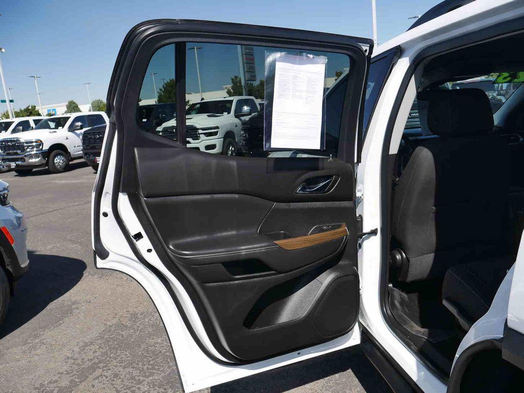 used 2023 GMC Acadia car, priced at $27,998