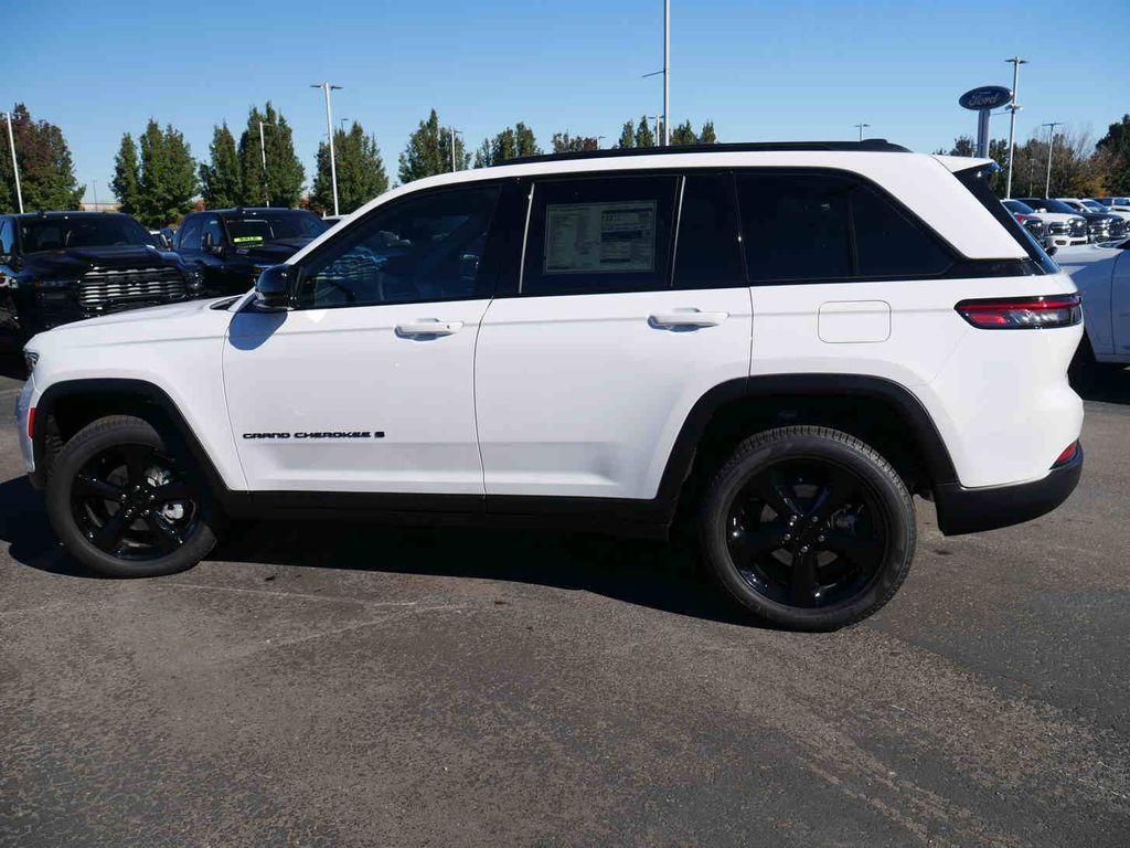 new 2025 Jeep Grand Cherokee car, priced at $51,537