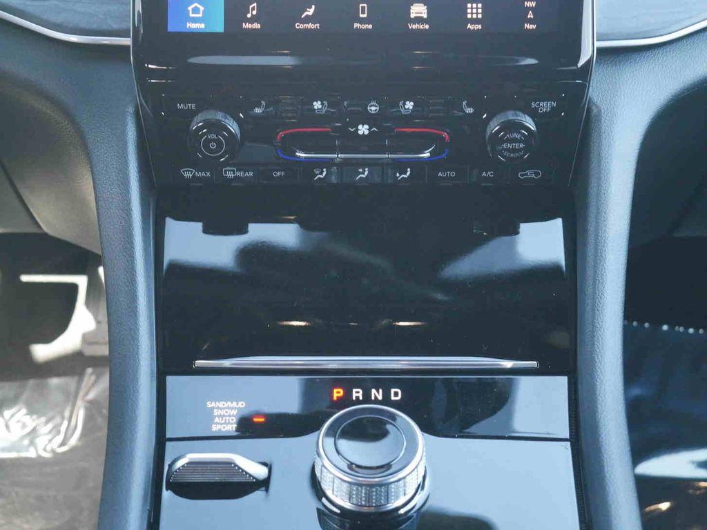 new 2025 Jeep Grand Cherokee car, priced at $51,537