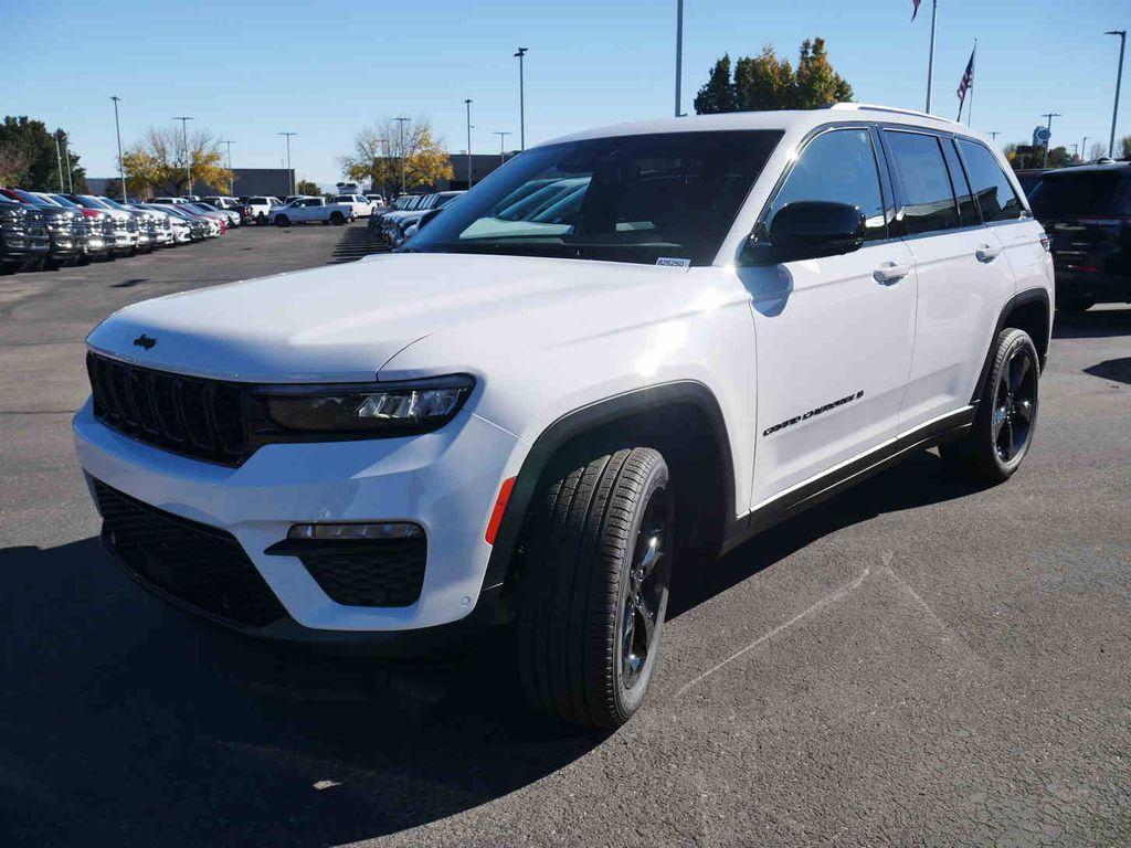 new 2025 Jeep Grand Cherokee car, priced at $51,537