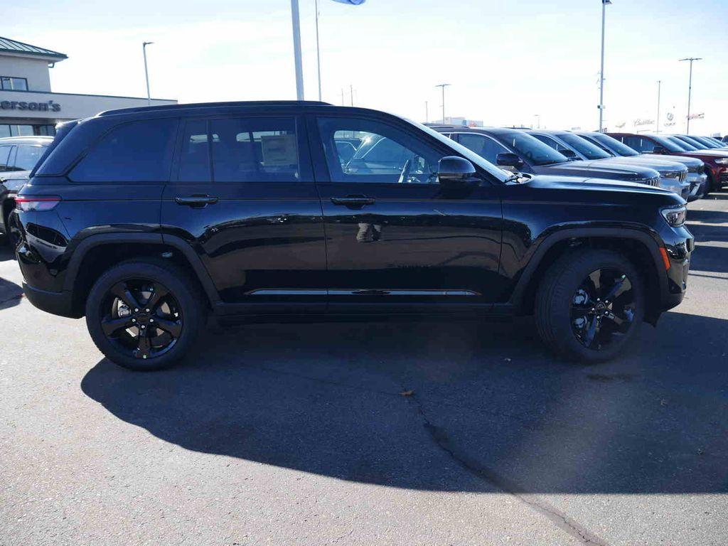 new 2025 Jeep Grand Cherokee car, priced at $52,090