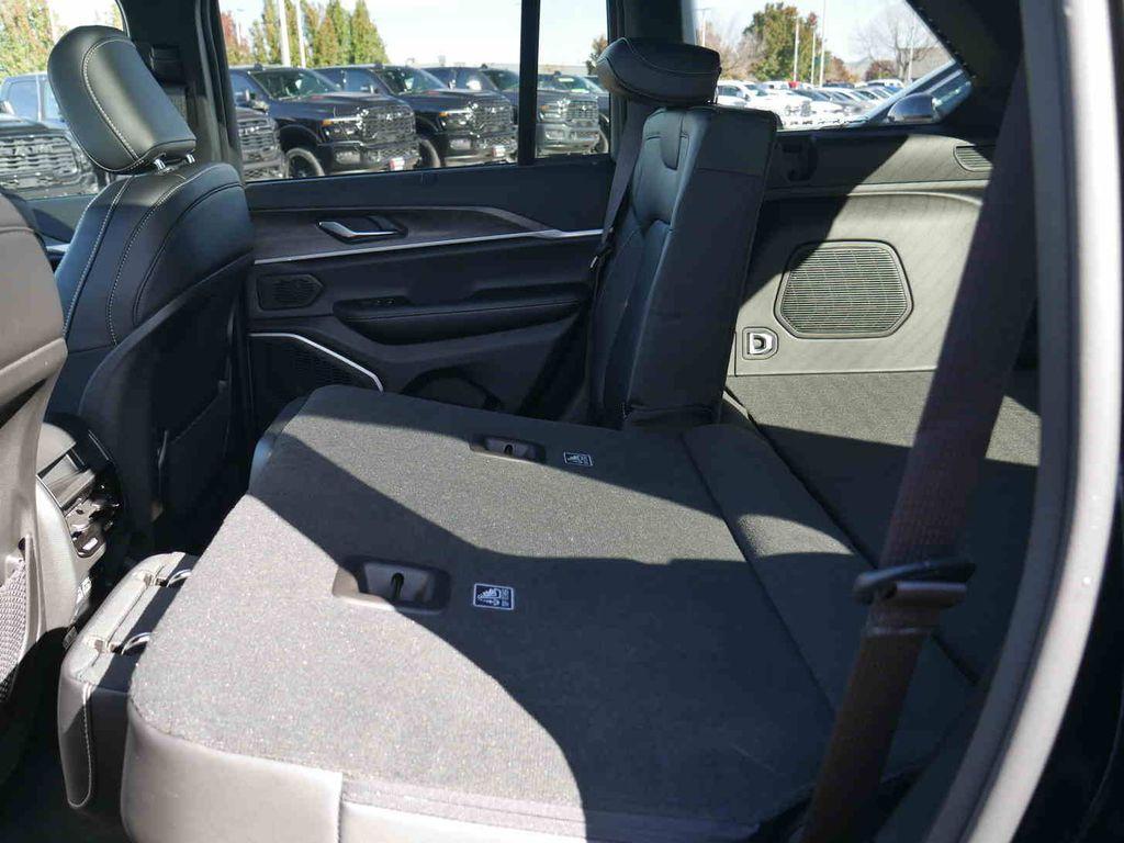 new 2025 Jeep Grand Cherokee car, priced at $52,090