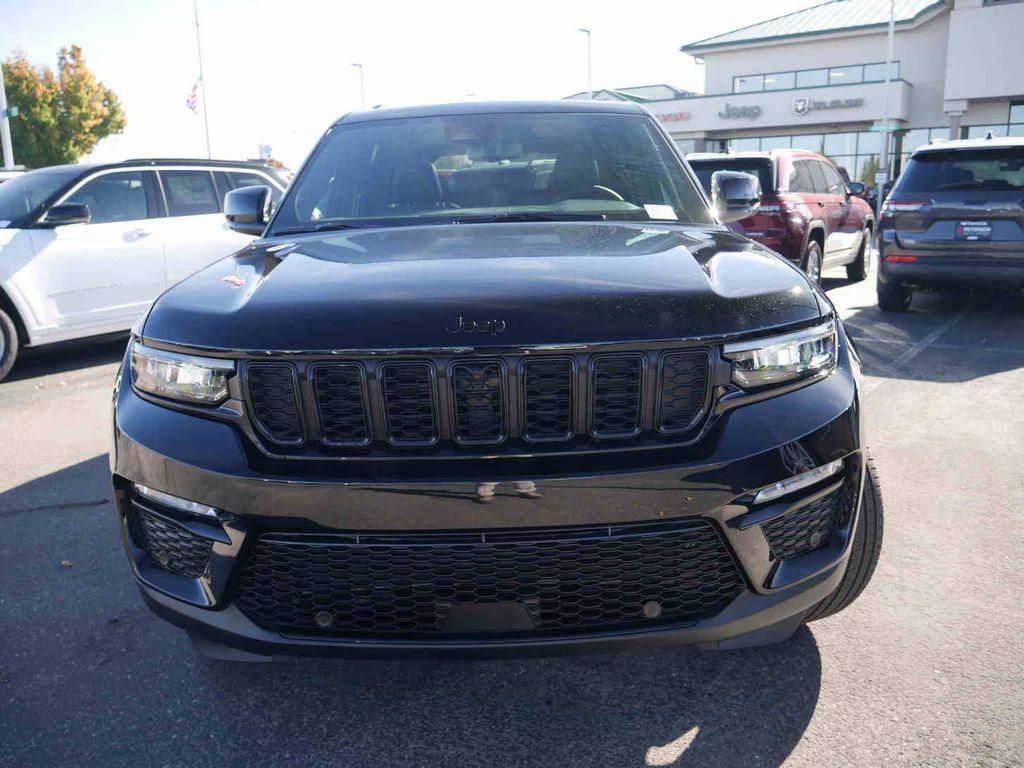 new 2025 Jeep Grand Cherokee car, priced at $52,090