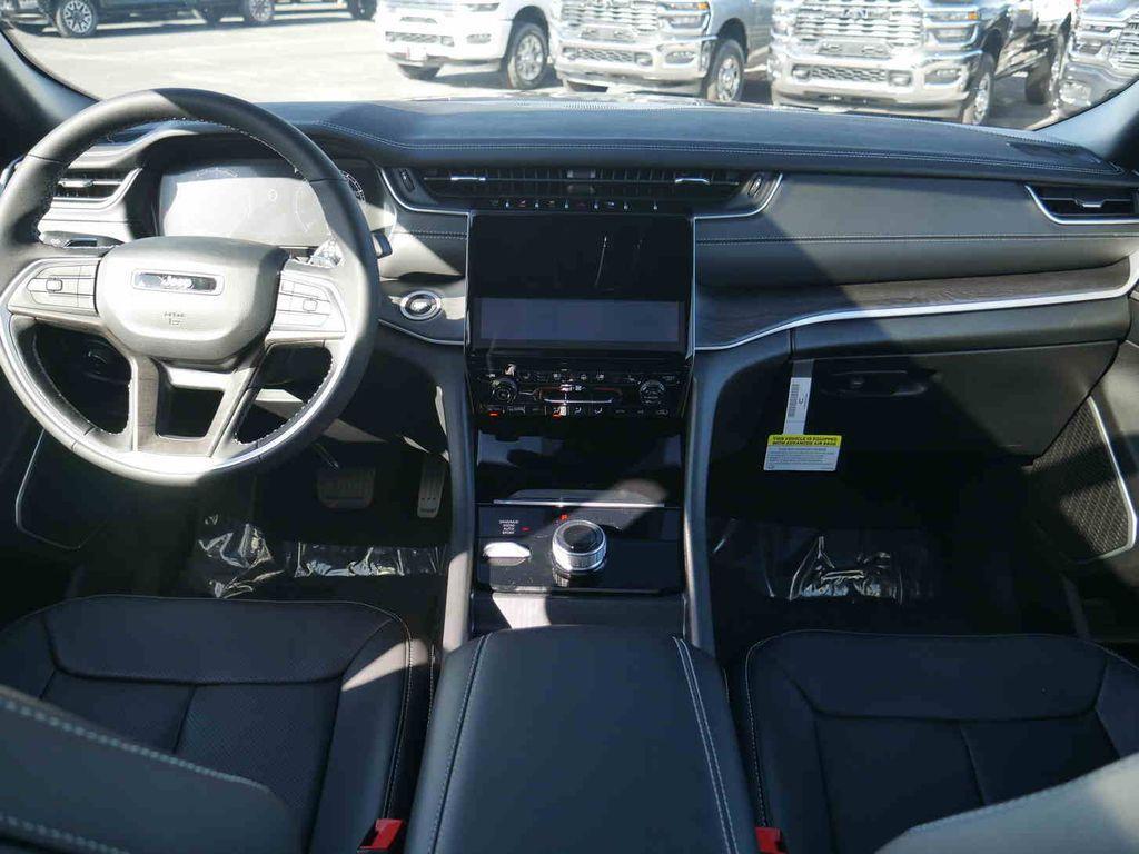 new 2025 Jeep Grand Cherokee car, priced at $52,090