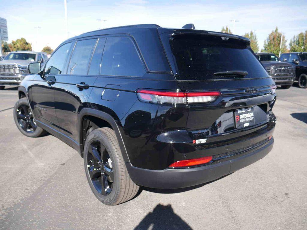 new 2025 Jeep Grand Cherokee car, priced at $52,090