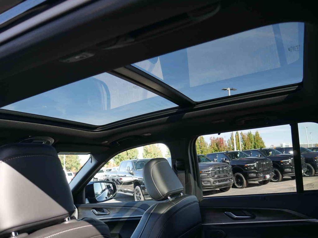 new 2025 Jeep Grand Cherokee car, priced at $52,090