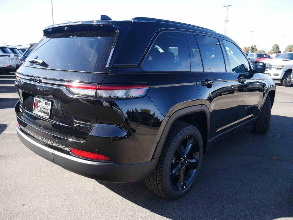 new 2025 Jeep Grand Cherokee car, priced at $52,090