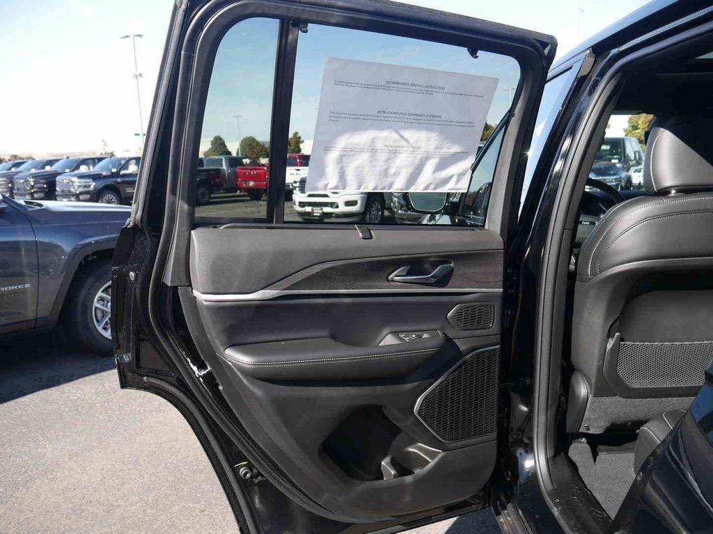 new 2025 Jeep Grand Cherokee car, priced at $52,090