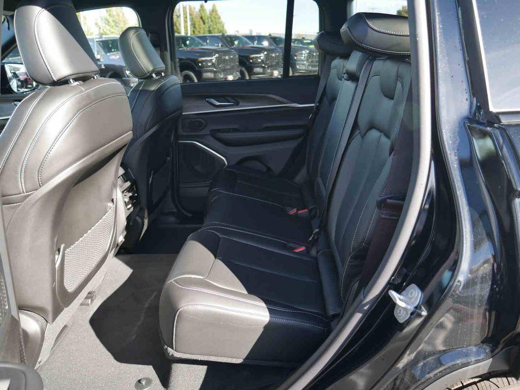 new 2025 Jeep Grand Cherokee car, priced at $52,090