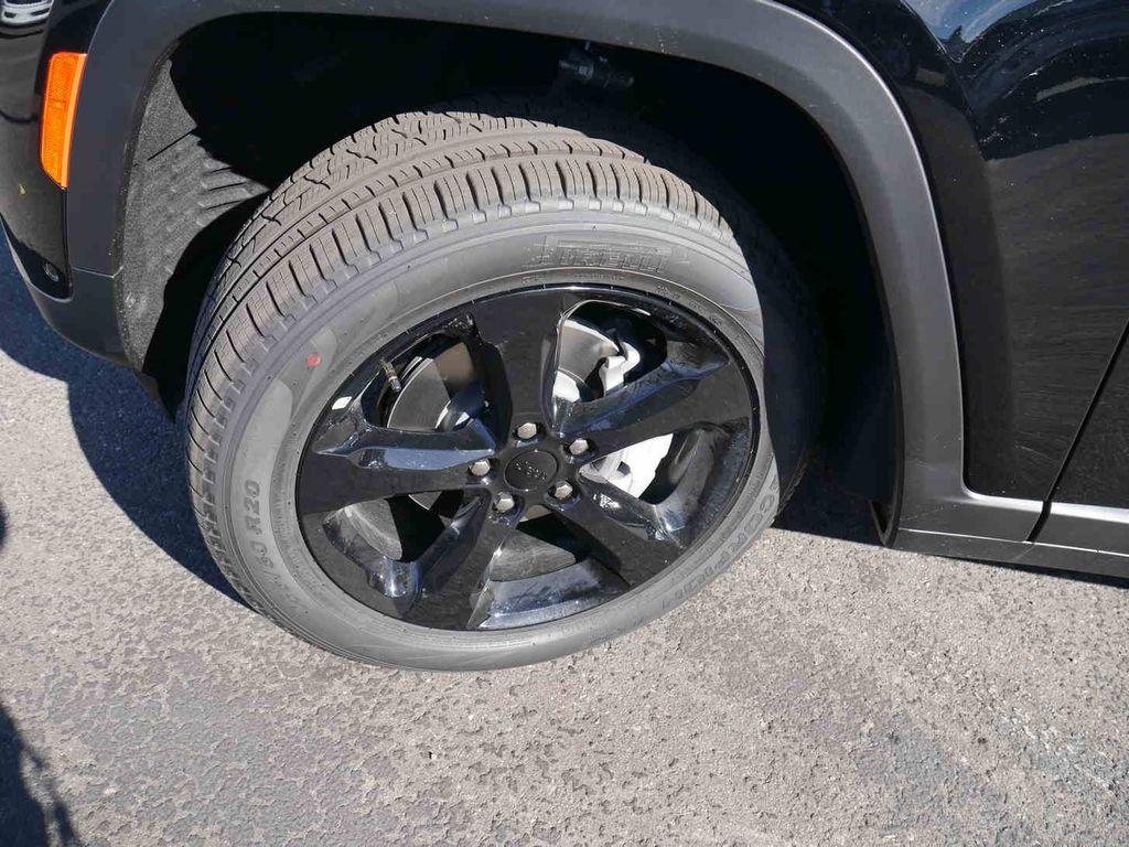 new 2025 Jeep Grand Cherokee car, priced at $52,090