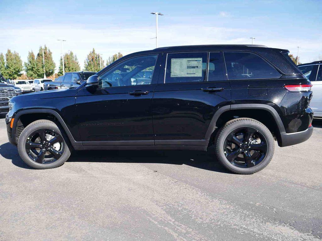 new 2025 Jeep Grand Cherokee car, priced at $52,090