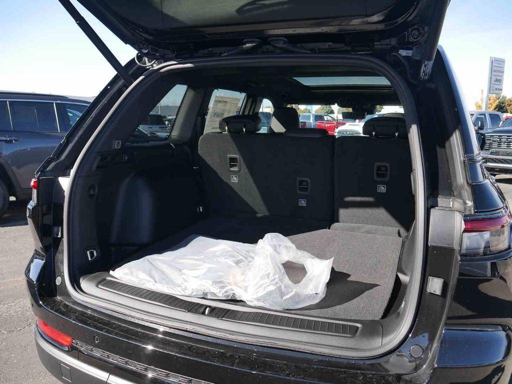 new 2025 Jeep Grand Cherokee car, priced at $52,090