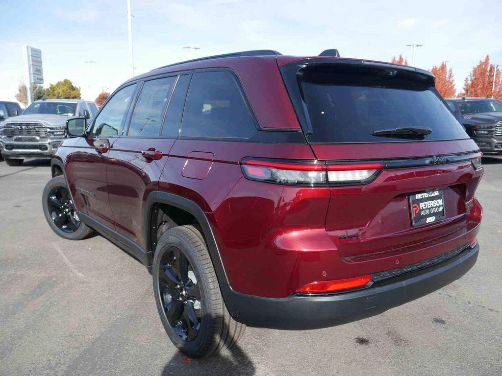 new 2025 Jeep Grand Cherokee car, priced at $52,090