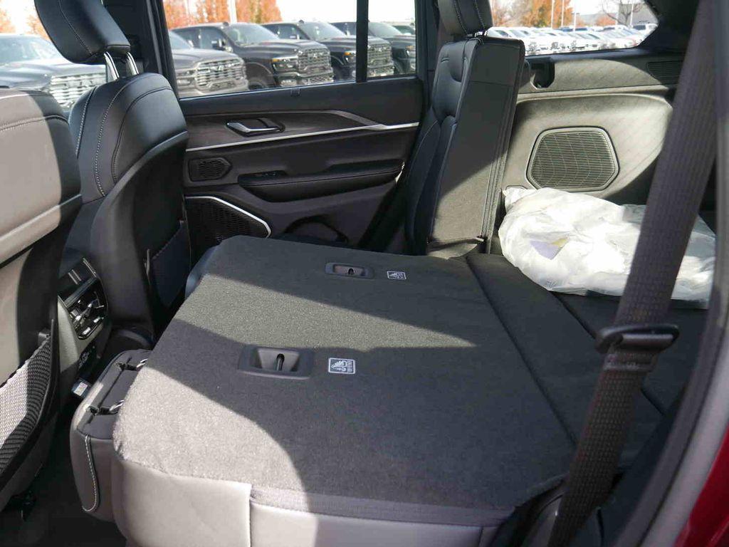 new 2025 Jeep Grand Cherokee car, priced at $52,090