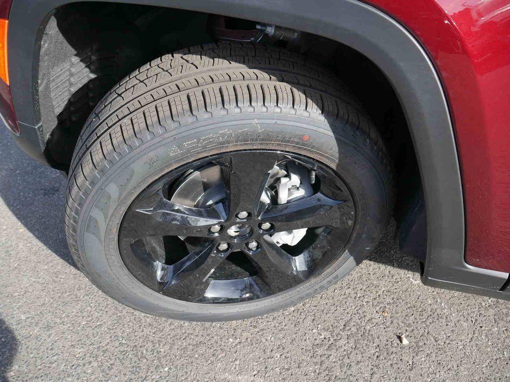 new 2025 Jeep Grand Cherokee car, priced at $52,090