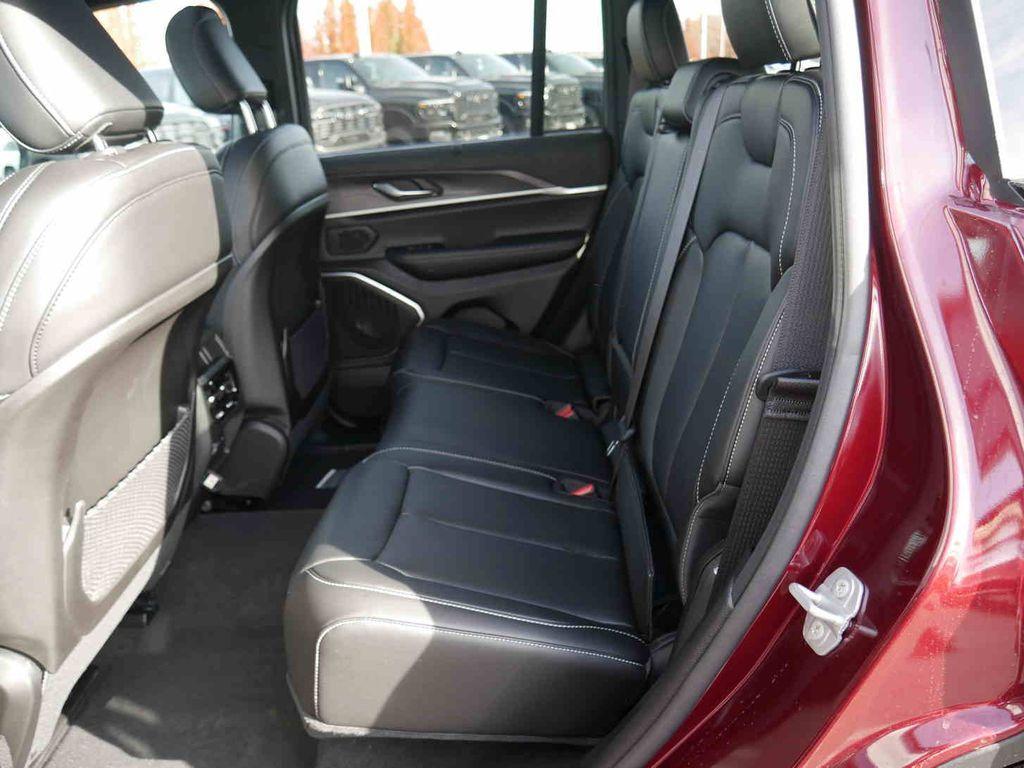 new 2025 Jeep Grand Cherokee car, priced at $52,090