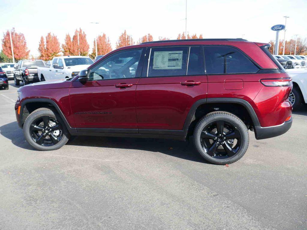 new 2025 Jeep Grand Cherokee car, priced at $52,090