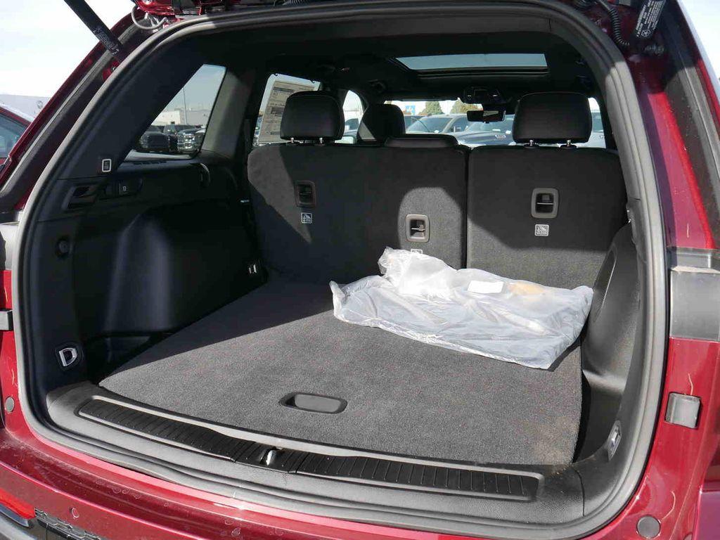 new 2025 Jeep Grand Cherokee car, priced at $52,090