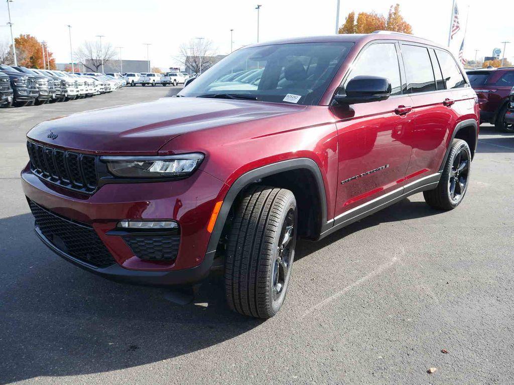 new 2025 Jeep Grand Cherokee car, priced at $52,090