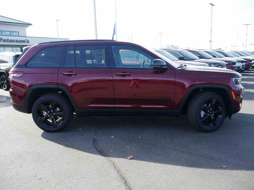 new 2025 Jeep Grand Cherokee car, priced at $52,090