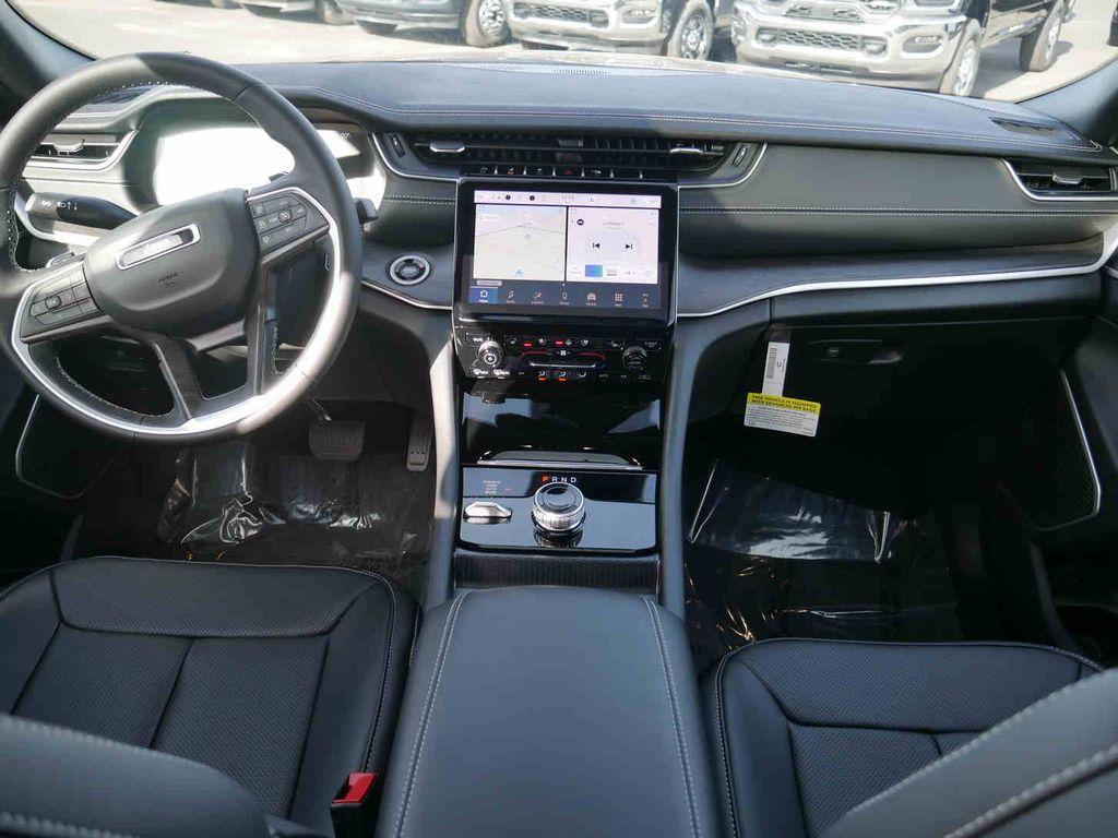 new 2025 Jeep Grand Cherokee car, priced at $52,090
