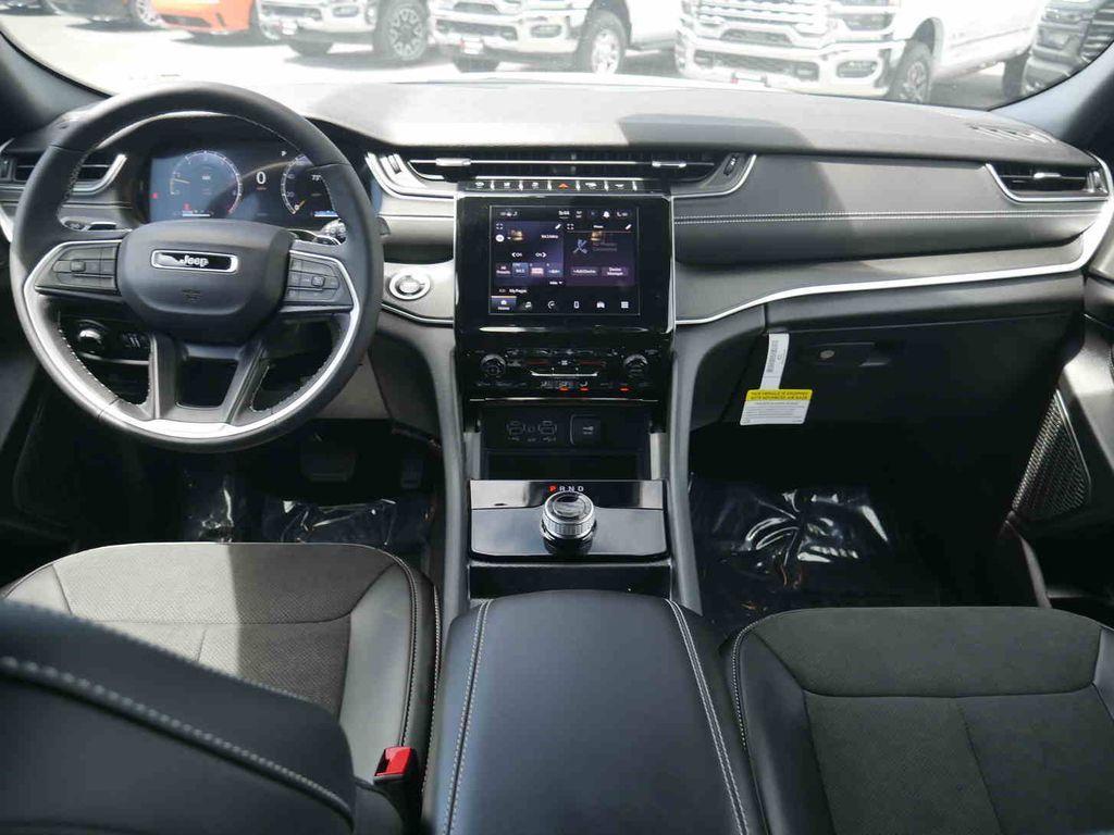 new 2025 Jeep Grand Cherokee car, priced at $38,271