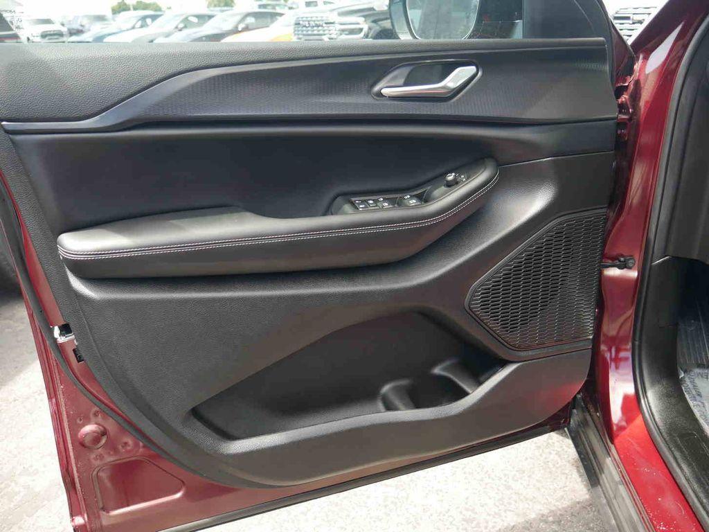 new 2025 Jeep Grand Cherokee car, priced at $38,271