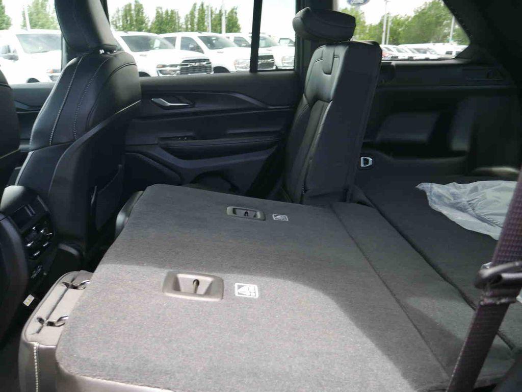 new 2025 Jeep Grand Cherokee car, priced at $38,271