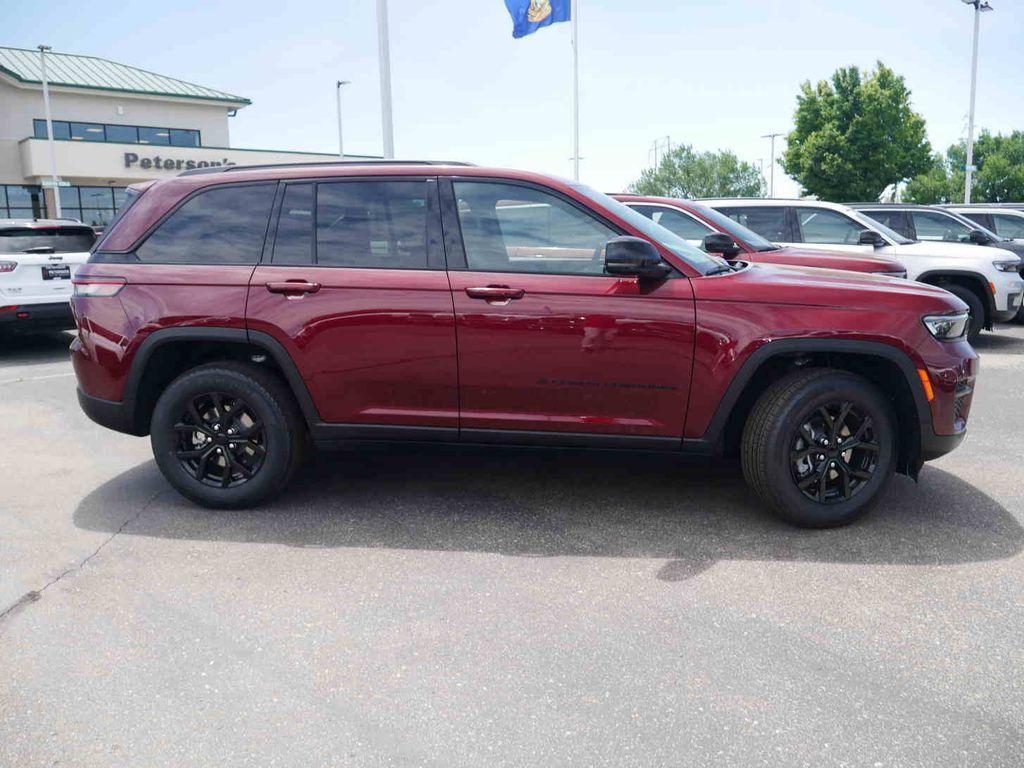 new 2025 Jeep Grand Cherokee car, priced at $38,271