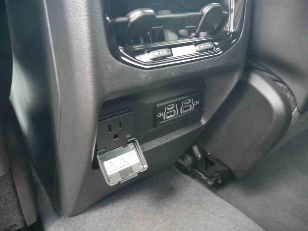 new 2025 Jeep Grand Cherokee car, priced at $38,271