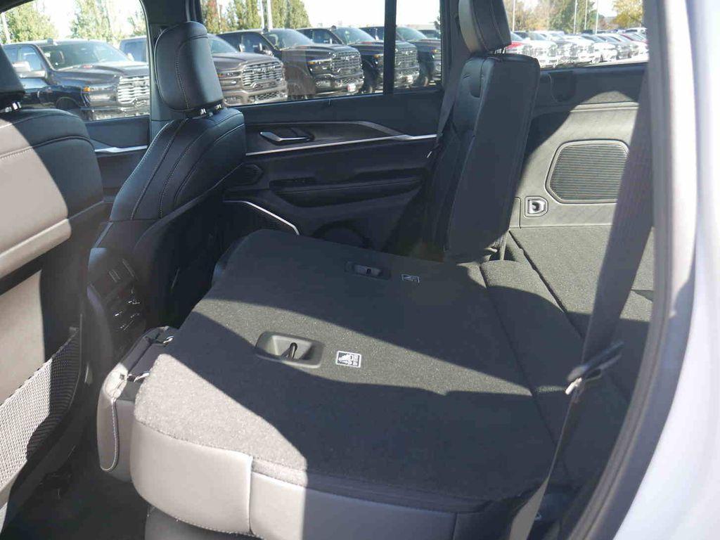 new 2025 Jeep Grand Cherokee car, priced at $51,537