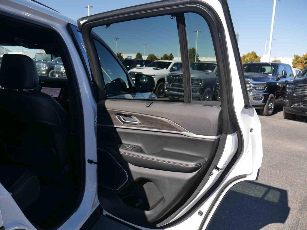 new 2025 Jeep Grand Cherokee car, priced at $51,537