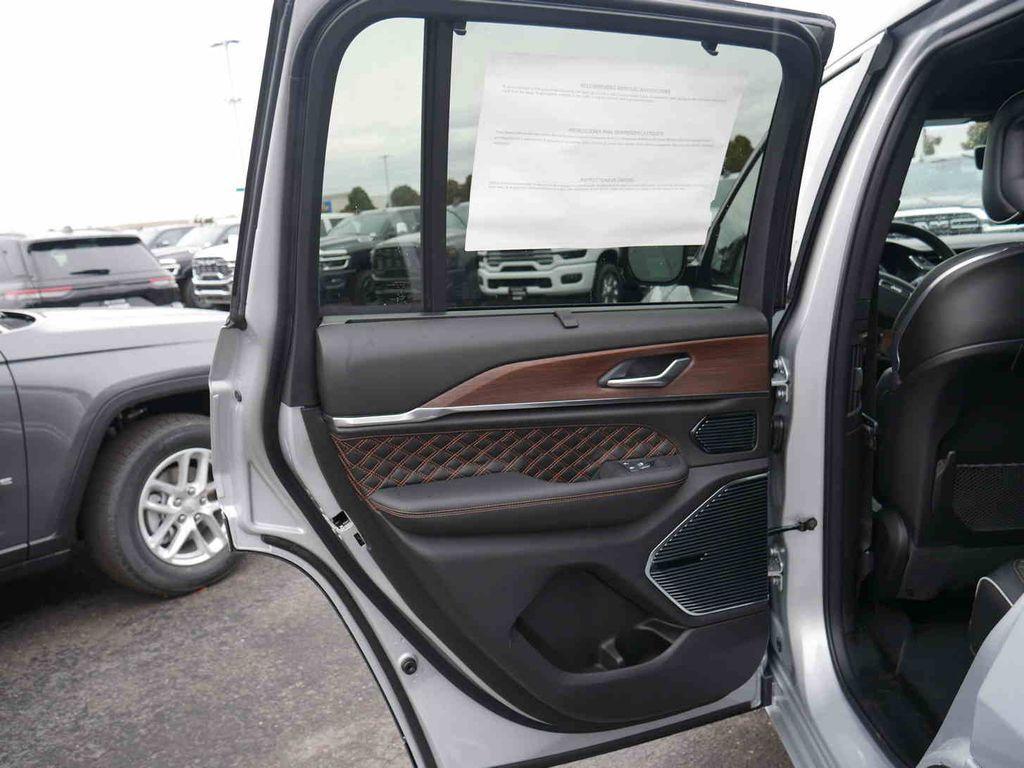 new 2025 Jeep Grand Cherokee car, priced at $60,455