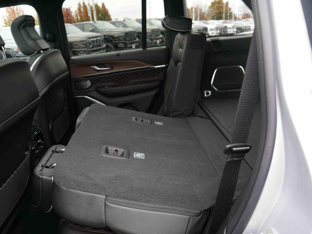 new 2025 Jeep Grand Cherokee car, priced at $60,455