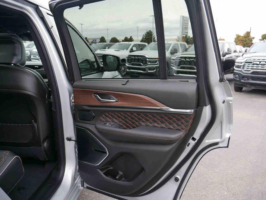 new 2025 Jeep Grand Cherokee car, priced at $60,455