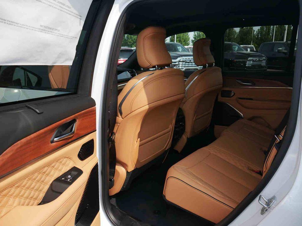 new 2025 Jeep Grand Cherokee car, priced at $59,675