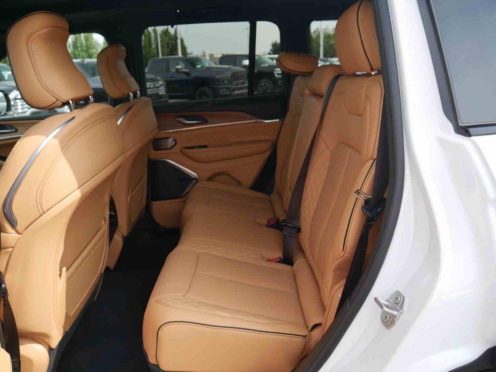 new 2025 Jeep Grand Cherokee car, priced at $59,675