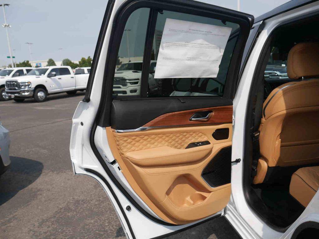 new 2025 Jeep Grand Cherokee car, priced at $59,675